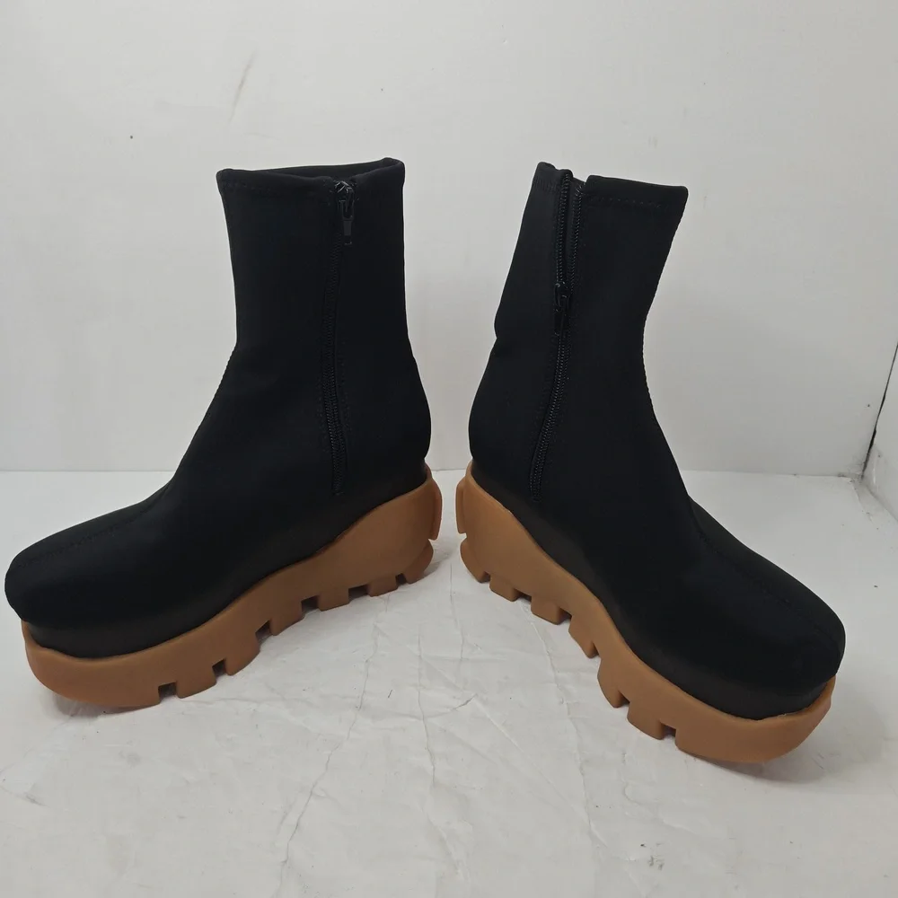 Jeffrey Campbell Women's Black and Tan Boots 6.5M